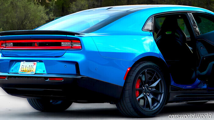 El Charger Daytona 2026 Genera un Sedán de 670 HP | Carscoops